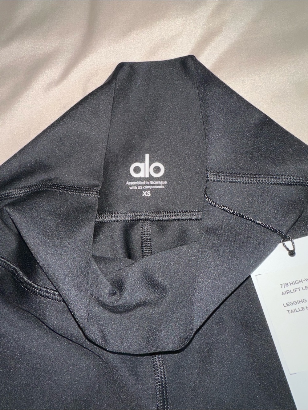 ALO Yoga Airlift Leggings - Picture 2 of 6